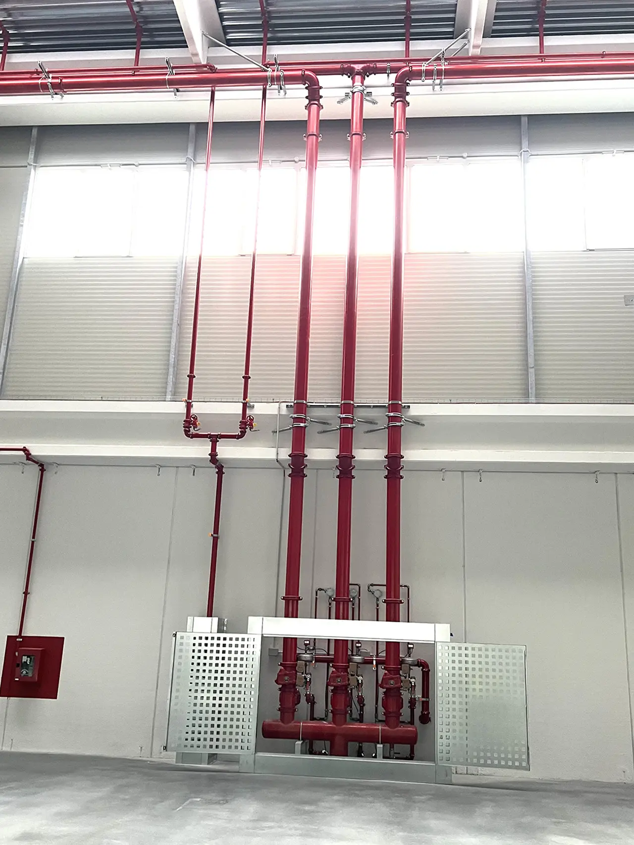 Logistica deposito – Tortona – gruppo valvole allarme impianto sprinkler + cassette antincendio UNI45